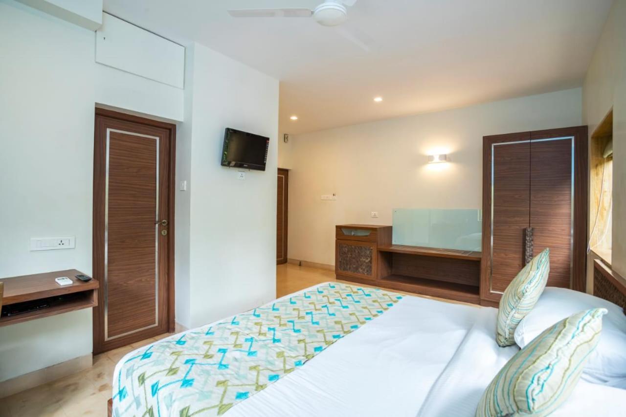 Holiday Goa Hotel Arpora Exterior foto