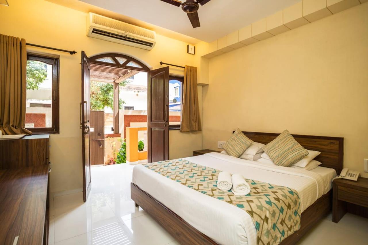 Holiday Goa Hotel Arpora Exterior foto
